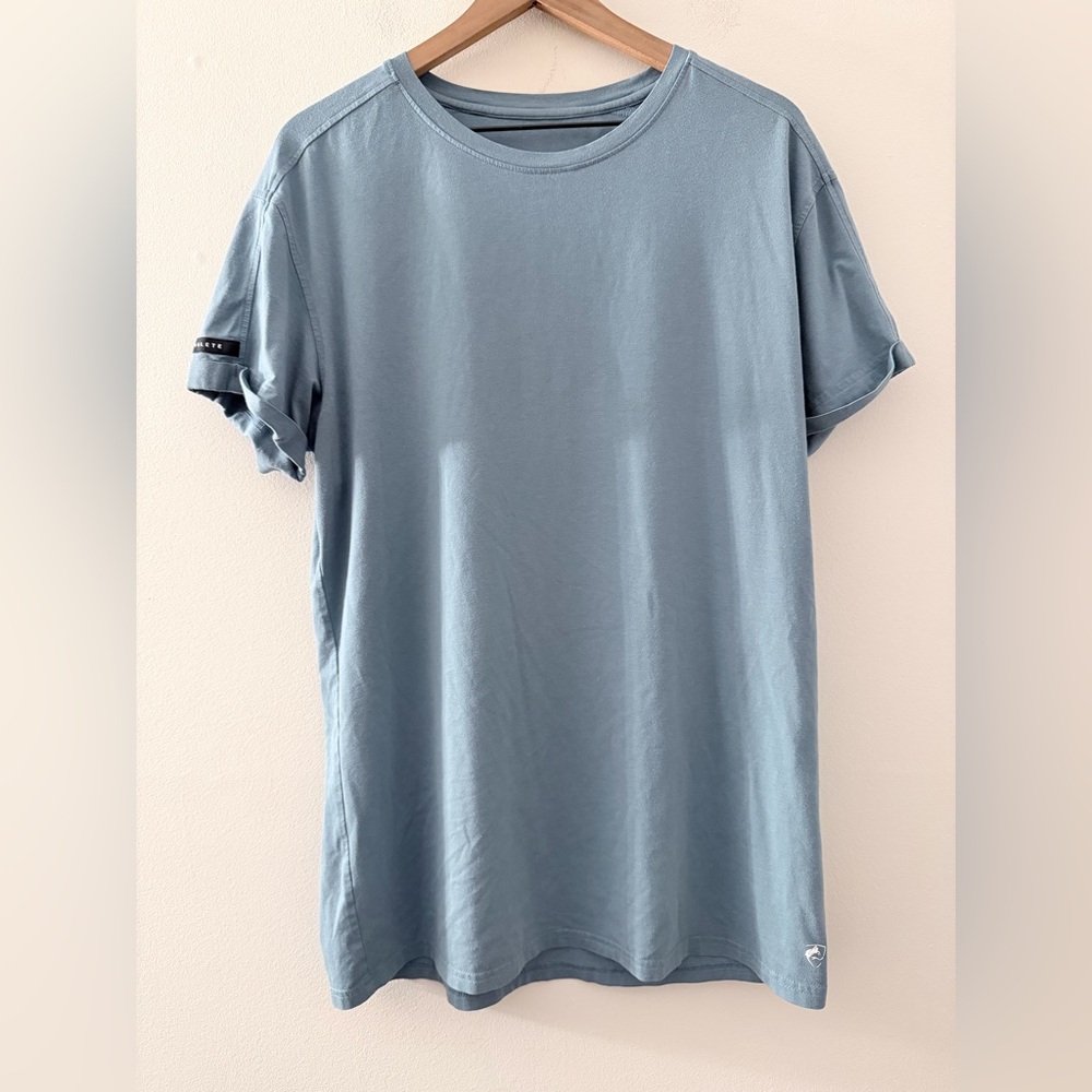 Alphalete men blue tee shirt short sleeve XL